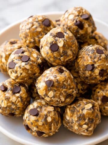 Easy No-Bake Oatmeal Energy Balls Recipe