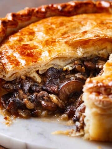 Homestyle Chunky Beef and Mushroom Pie Recipe