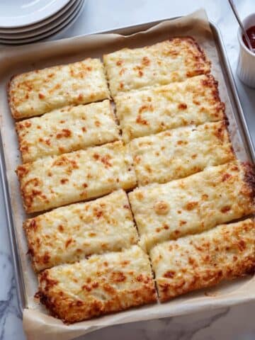 Cheesy Cauliflower Garlic Bread Recipe