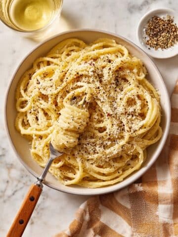 Cacio e Pepe: A Classic Roman Pasta with Black Pepper and Pecorino Romano Recipe