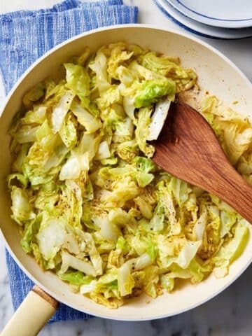 Sautéed Cabbage with Garlic and Apple Cider Vinegar Recipe