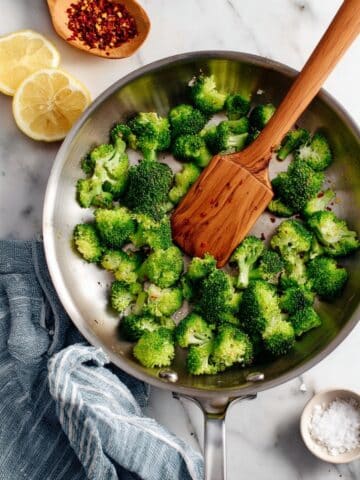 Sautéed Broccoli with Garlic, Lemon, and Red Pepper Flakes Recipe